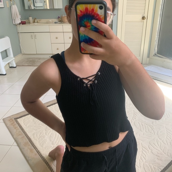 Black cropped and tie-up neck tank - Picture 3 of 3